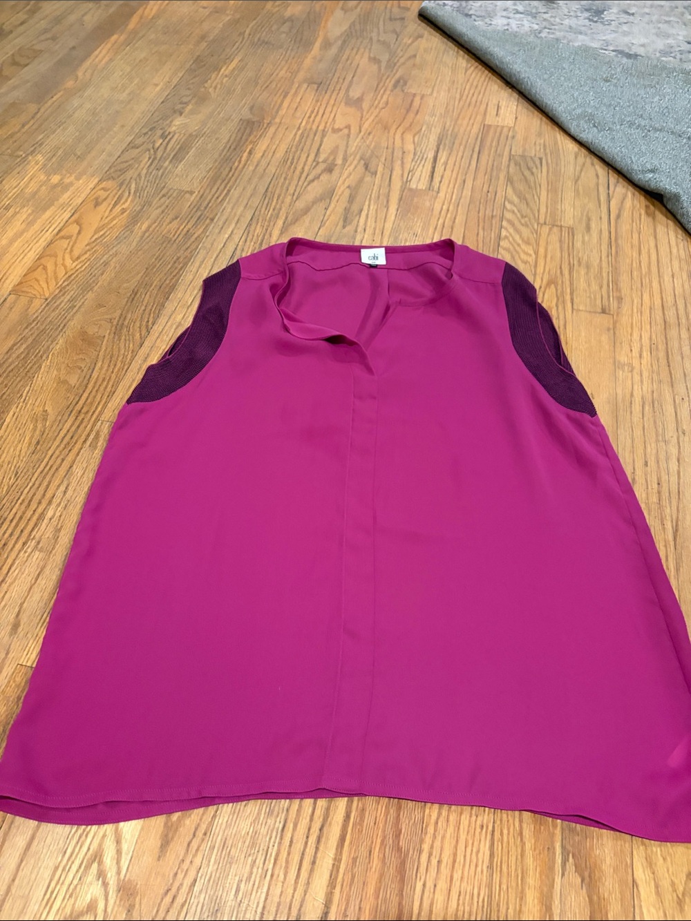 Cabi Sleeveless Blouse Womens MD Magenta Pink Excellent Mesh Trim V-Neck Top
